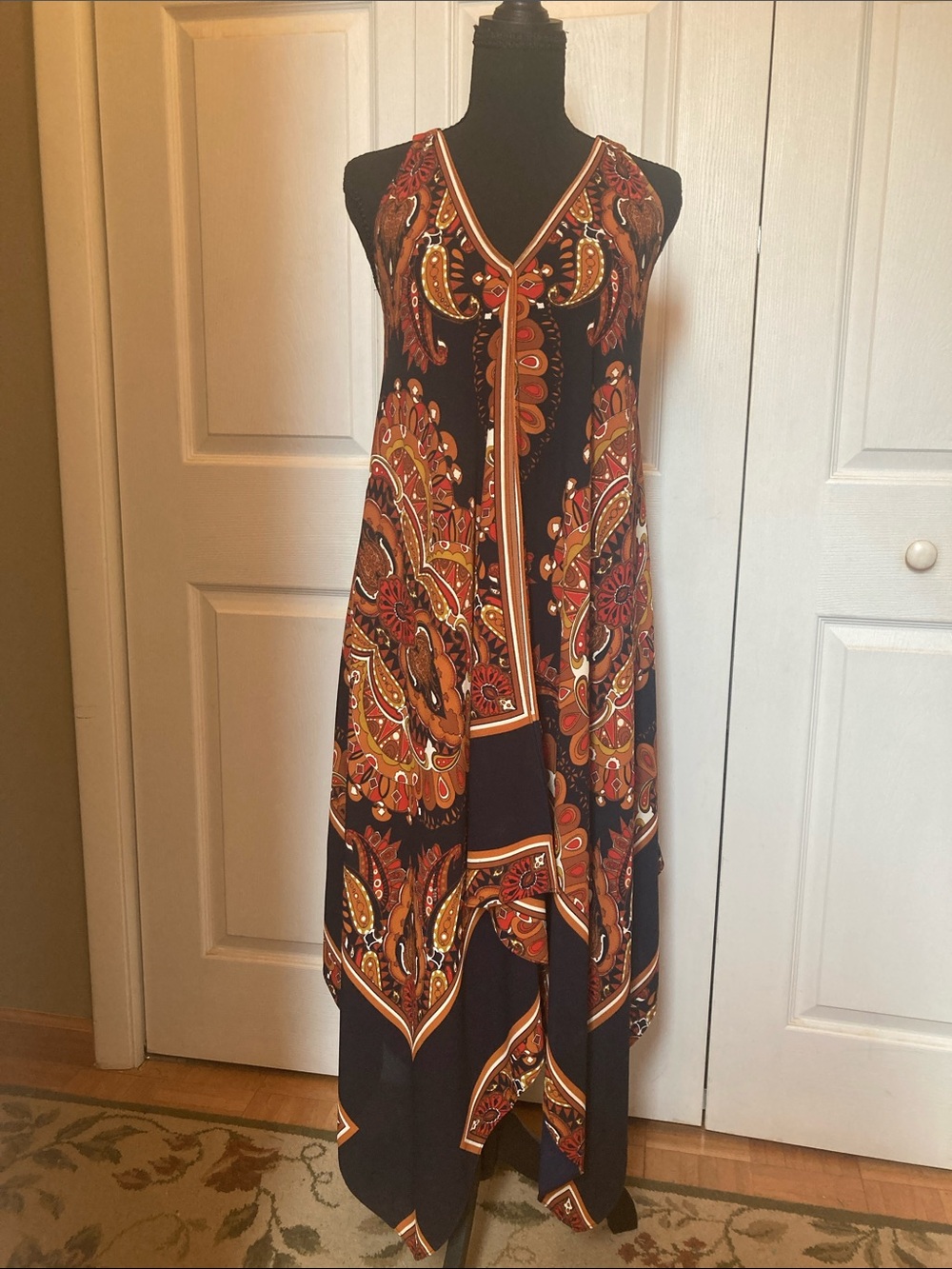 Sleeveless V-Neck Printed Maxi Dress in Black and Rust..size S